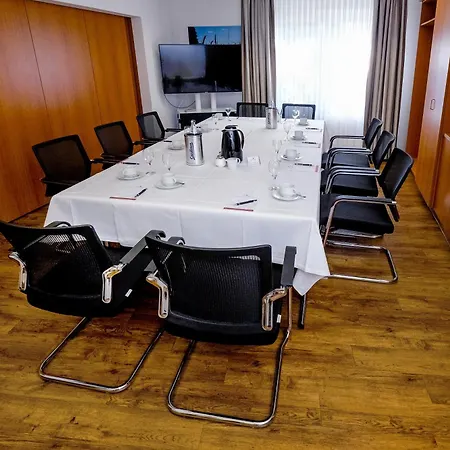 Apart Hotel Sehnde 3*